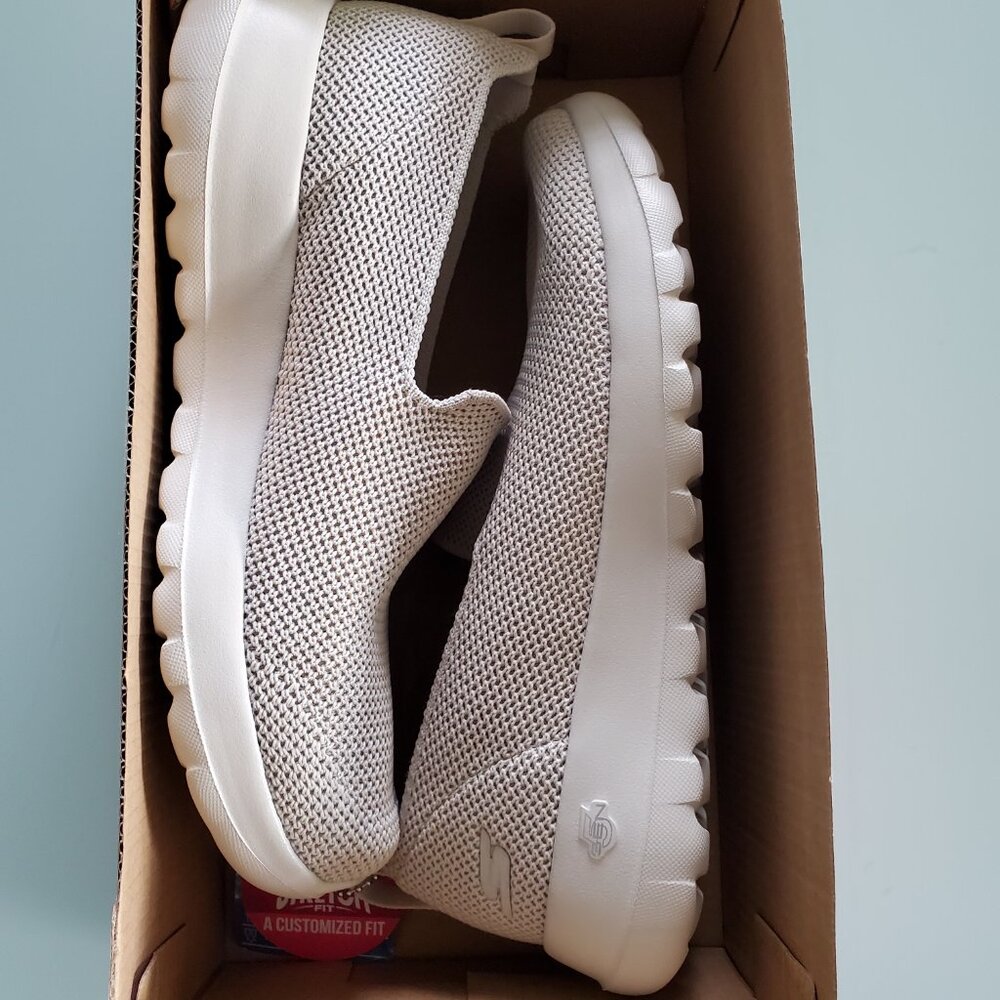Skechers Go Walk Joy